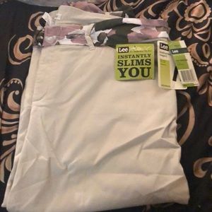 Lee women Capri stretch size 18w medium